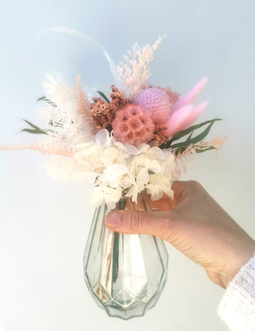 dried-flowers-in-pink-and-whites-in-a-glass-faceted-vase
